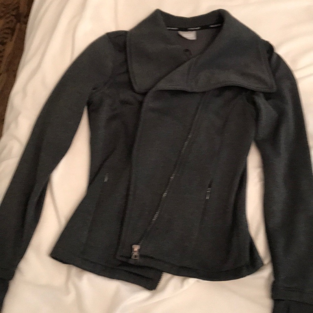Head jacket With Drammatic collar and thumb holes
